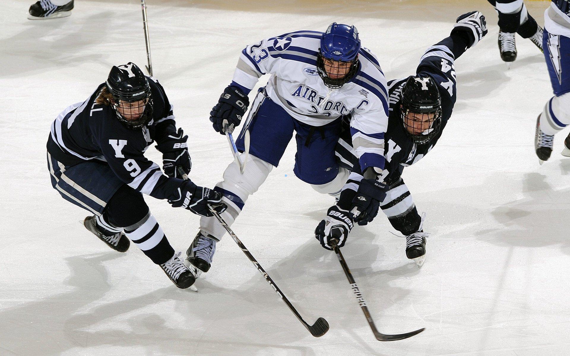 拜仁慕尼黑敲定乌帕梅卡诺续约协议，年薪2000万欧元彰显后防核心价值