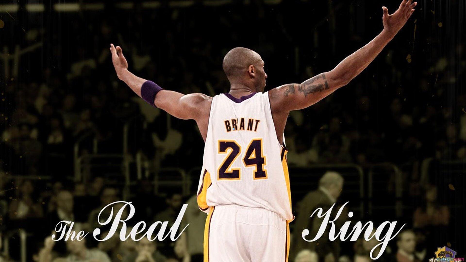 马刺鏖战告捷淘汰雷霆，圣城将士合影欢庆晋级决赛